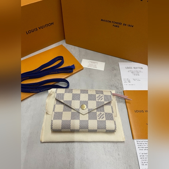 Louis Vuitton Victorine Wallet - Picture 4 of 14